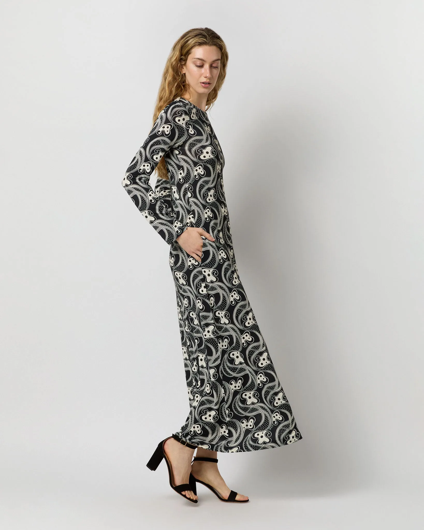 Long Sleeve Swing Dress in Black/White Aperol Flowy Jersey